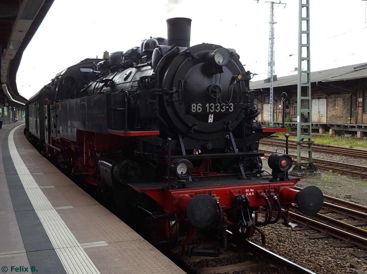 86 1333-3 in Stralsund am Hauptbahnhof.