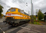   Die Wiebe Lok 10 - 216 122-2 (ex DB V160 122 ab 1968 DB 216 122-2), fährt am 26.09.2020 in Richtung Wissen, hier beim Bü bzw.
