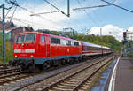 br-111/655819/die-111-037-8-91-80-6111 
Die 111 037-8 (91 80 6111 037-8 D-DB) der DB Regio NRW fährt am 04.05.2019 mit dem 'Flirt-Express' (UIC-X-Wagen bzw. Schnellzugwagen der Euro-Express Sonderzüge GmbH & Co. KG) durch Betzdorf/Sieg in Richtung Siegen.