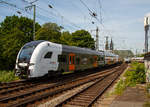 
Zwei gekuppelte vierteilige Siemens Desiro HC (462 017 und 462 019) des RRX Rhein-Ruhr-Express (betrieben vom der National Express) fahren am 01.06.2019 in den Bahnhof Köln Messe/Deutz ein. 

Die Triebzüge sind laut den NVR-Nummern (94 80 0462 xxx-x D-SDEHC) im Eigentum von Siemens. Siemens Mobility ist auch für die Instandhaltung der Fahrzeuge zuständig. Dafür wurde in Dortmund-Eving ein Instandhaltungswerk (Rail Service Center) errichtet, es wurde am 5. September 2018 in Betrieb genommen. Neben der Werkstatt verfügt es auch über eine Außenreinigungsanlage.

Der dem RRX zu Grunde liegende Verkehrsvertrag wurde, mit einem geschätzten Volumen von zwei Milliarden Euro, europaweit ausgeschrieben. Der Zuschlag ging an die beiden folgenden Unternehmen:
Abellio Rail NRW hat Los 1 mit den Linien RE 1 und RE 11 gewonnen,
National Express wird die Lose 2 und 3 mit den Linien RE 4, RE 5 und RE 6 betreiben, dafür werden dem Unternehmen bis Dezember 2020 inklusive Betriebsreserve 52 Fahrzeuge zur Verfügung gestellt.

Die Deutsche Bahn begründet ihre Niederlage im Wettbewerb mit höheren Lohnkosten, die zehn Prozent über denen der Konkurrenz lägen. Laut Angaben des VRR hätten die Konkurrenten jedoch vor allen Dingen bei Verwaltungs- und Energiekosten gepunktet. Mit der Vergabe wird der Marktanteil der Deutschen Bahn im Regionalverkehr Nordrhein-Westfalens voraussichtlich auf unter 50 Prozent sinken.

Recht schlecht kann man die Verwandtschaft noch erkennen, rechts fährt gerade ein Siemens Desiro MainLine (BR 460) der Trans Regio in Richtung Hohenzollernbrücke