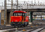   Die Elektrische Zweifrequenz-Rangierlok Ee 922 022-9 (97 85 1 922 022-9 CH-SBB) der SBB fährt am 17.02.2017 im Bahnhof Basel SBB.
