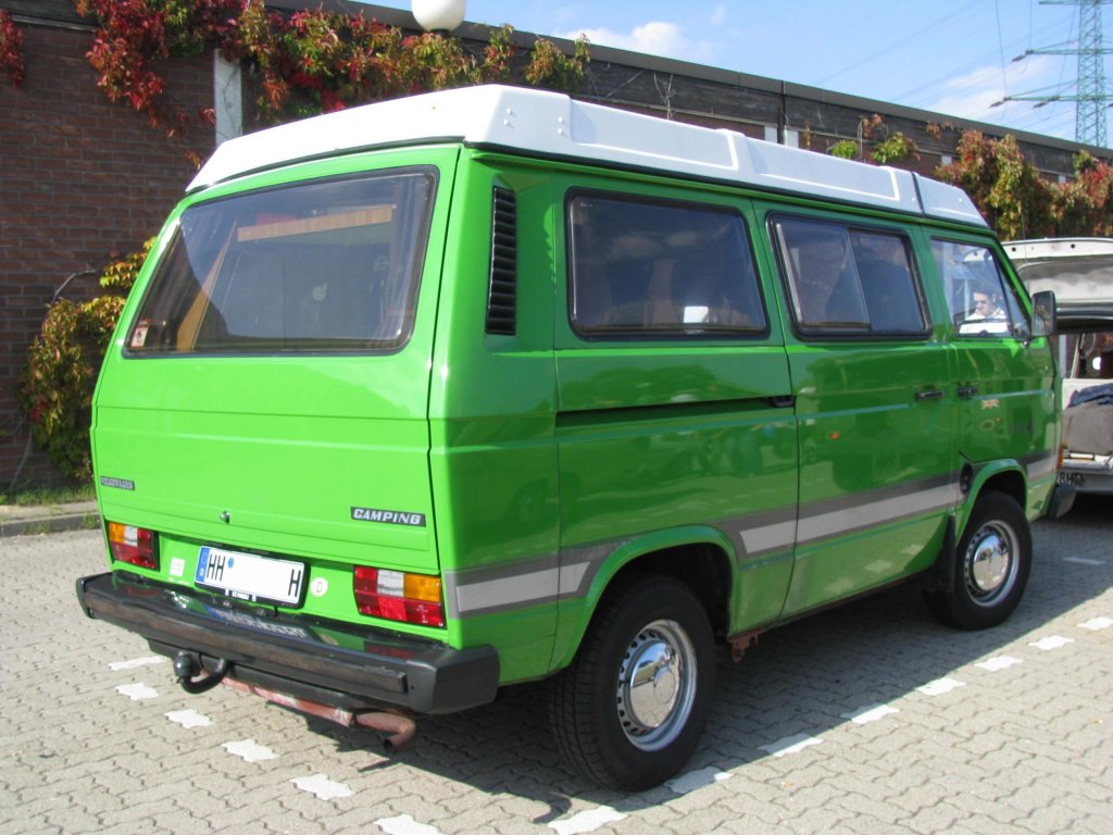 Kleinbus mit Hochdach VW LT 35  Camping  aus der hansestadt Hamburg (HH) gesehen beim Oldtimer-Event des T�V Nord, Hamburg [16.09.2012]
