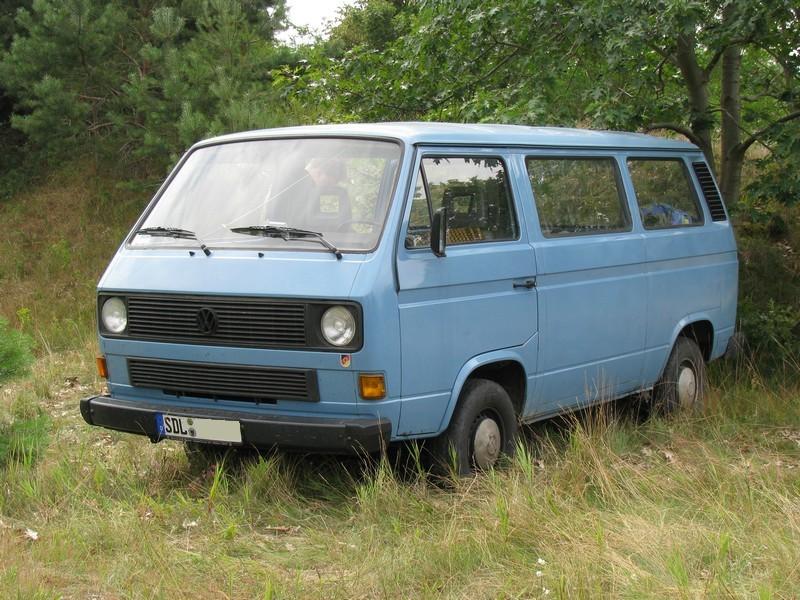 Kleinbus VW T 3 aus dem Landkreis Stendal (SDL) fotografiert beim 11. Perleberger Oldtimer- und Milit�rfahrzeugtreffen, Flugplatz Perleberg [12.07.2009]
