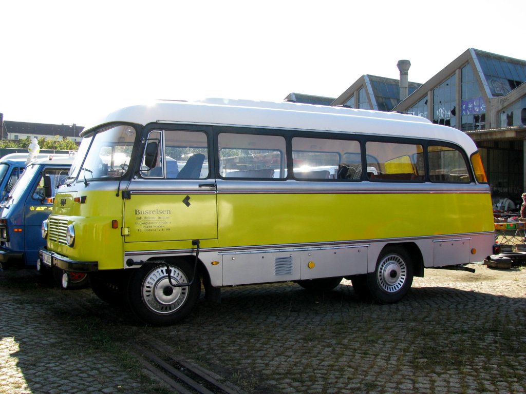 Omnibus LD 3001 aus dem Landkreis Ludwigslust (LWL) beim 5. IFA-Oldtimer-Treffen in Schwerin [01.10.2011]
