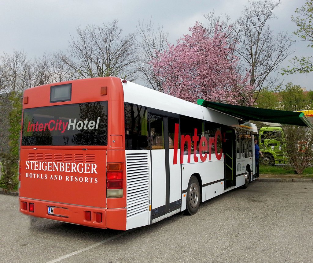 STEYR SN 12 HUA, Bj. 1996,ehemaliger Postbus,umgebaut f�r Promotionszwecke am 23.4.2013 in Krems an der Donau.
