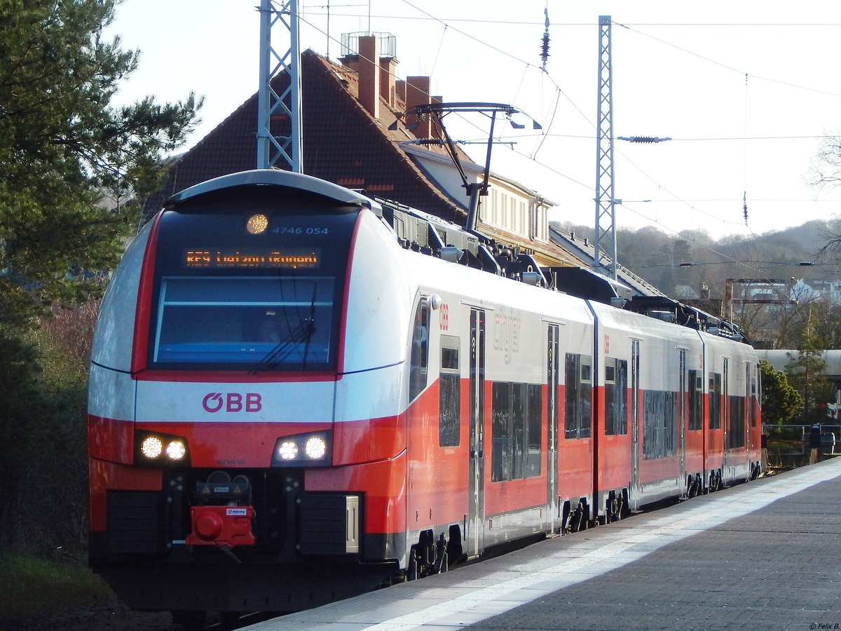 4746 054 der ÖBB (verliehen an ODEG) in Binz.