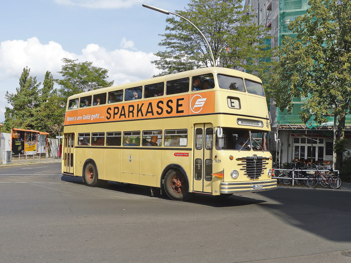 Am 08. September 2019 fuhr der Bus B�ssing D2U 64 die G�ste zum Depot f�r Kommunalverkehr des Deutschen Technikmuseums an der Monumentenstra�e in Sch�neberg. 