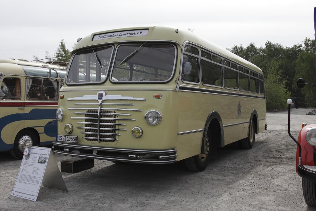 Am 1.9.2013 wurde im Rahmen des Dampftages am Piesberg in Osnabr�ck
auch der B�ssing 4500 Traditionsbus des gleichnamigen Vereins ausgestellt.