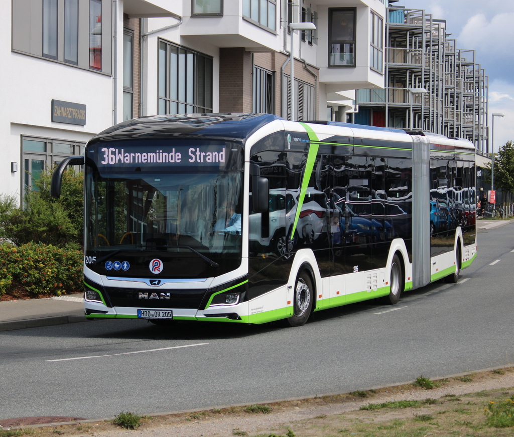 MAN Lion´s E als Linie 36 von Rostock Mecklenburger Allee nach Warnem�nde Strand am 22.07.2023 in Warnem�nde Werft