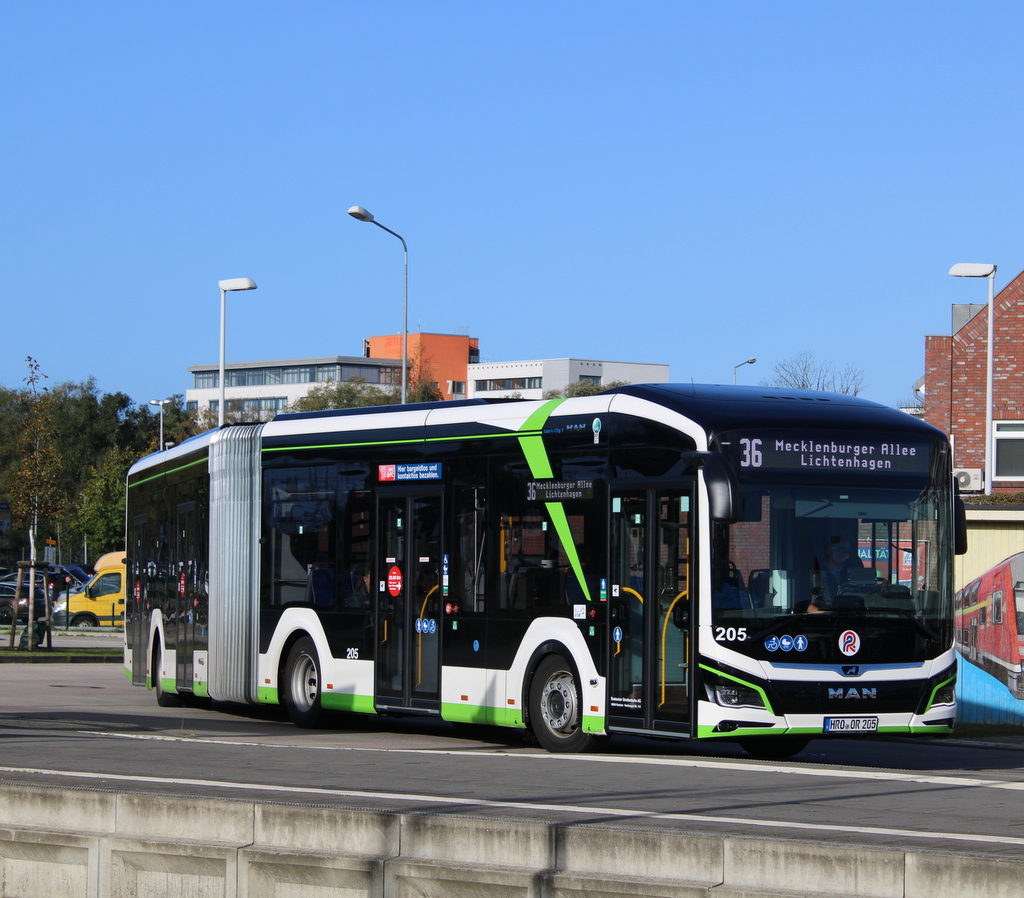 MAN Lion´s E als Linie 36 von Warnem�nde Strand nach Rostock Mecklenburger Allee am 14.10.2023 in Warnem�nde Werft