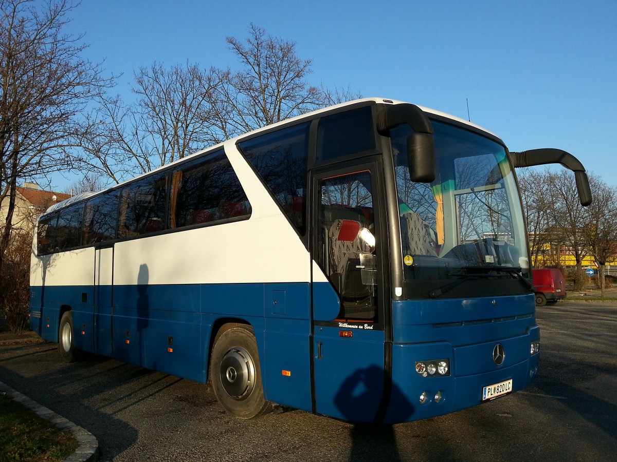 Mercedes Benz Tourismo aus Niedr�sterreich im Dez.2013 in Krems.