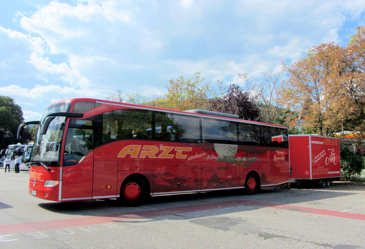 Mercedes Tourismo von Arzt Reisen aus der BRD in Krems gesehen.