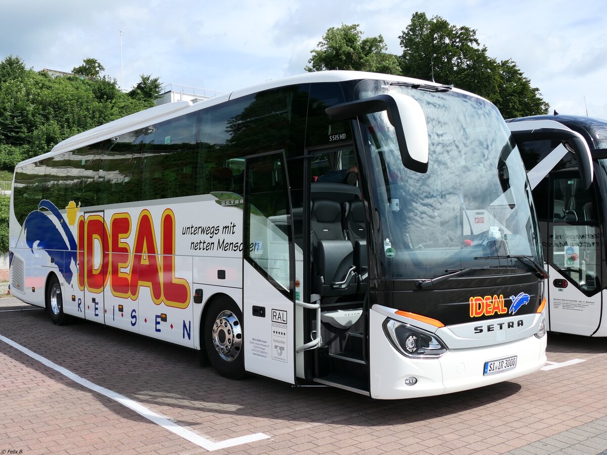 Setra 515 HD von Ideal Reisen aus Deutschland im Stadthafen Sassnitz.