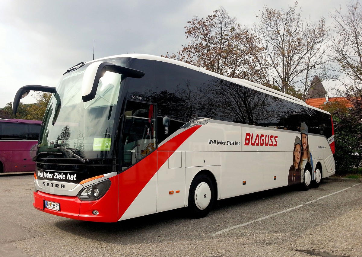 Setra 517 HD von Blaguss Reisen aus �sterreich am 10.9.2014 in Krems gesehen.