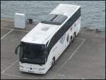 Mercedes Tourismo von der AOK-Klinik R�gen im Stadthafen Sassnitz.