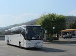 Mercedes Tourismo von Schneeweiss Lorenz Reisen aus �sterreich in Krems gesehen.