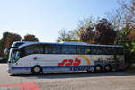 Mercedes Tourismo von SAB Tours aus �sterreich in Krems gesehen.