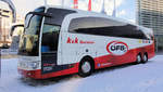 Mercedes Travego von K & K Busreisen aus �sterreich in Wien vor der  Messe Wien  gesehen.