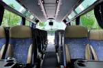 Blick von hinten nach vorne im neuen NEOPLAN STARLINER vom Reiseb�ro H�SSINGER aus Wien und St.P�lten/�sterreich im April 2013 in Krems.