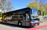 VAN HOOL T915 ALICRON von C�SAR Reisen aus Wien im September 202 in Krems an der Donau.