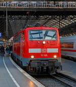   Die DB 111 105-3 (91 80 6111 105-3 D-DB) der DB Regio NRW steht mit dem RE 9 (rsx - Rhein-Sieg-Express) Aachen - Köln - Siegen, im Hauptbahnhof Köln zur Abfahrt bereit.