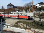 146 203 mit Dosto-Zug in Ulm, auf den Güterzuggleisen am 26.10.2018. Aufgrund der Gleisunterbrechung im Einfahrbereich muss der Zug über die Güterzuggleise in den Güterzugbereich einfahren, um dort die Fahrtrichtung zu wechseln und erst dann in den Bahnhof Ulm einzufahren.