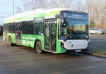 Der Iveco E-Way 12 m Niederflur von der Rostocker Stra�enbahn AG als Linie 37 von Rostock-Mecklenburger Allee nach Warnem�nde-Werft,bekommen am 12.01.2024 an der Haltestelle Mecklenburger Allee