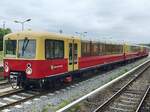 berlin-historische-fahrzeuge/882973/aussichtstriebwagen-488-501-8488-001-9-der-berliner Aussichtstriebwagen 488 501-8/488 001-9 der Berliner S-Bahn in Erkner.