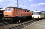 HEG Nr.31 III, ex 216.0  Lollo  von Krupp Nr.4047 und VT 52 exVT 95 mit Puffern, in Bad Hersfeld am 18.04.1984 (Diascan).