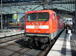 112 108 mit einem RE nach Cottbus,am 12.April 2009,im Berliner Hbf.