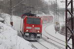 146 226-6 mit Doppelstockzug auf der Geislinger Steige am 13.02.2009.