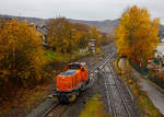   Die KSW 44 (92 80 1271 004-4 D-KSW) die MaK G 1000 BB der KSW (Kreisbahn Siegen-Wittgenstein) fährt als Lz am 16.11.2020 von Herdorf in Richtung Burbach los.