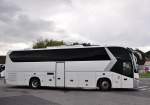 King Long aus Wiener Neustadt/Nieder�sterreich am 16.August 2014 in Krems gesehen.