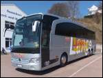 Mercedes Travego von Klange Reisen aus Deutschland im Stadthafen Sassnitz.