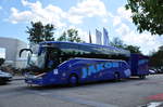 Setra 515 HD von Jakob Reisen aus der BRD mit Radanh�nger in Krems gesehen.