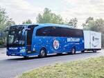 Mercedes Travego von Bröskamp aus Deutschland mit Anhänger in Plau am See.
